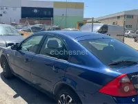 Usado Ford Mondeo Trend 115 CV (84 kW) 2004 Azul Berlina