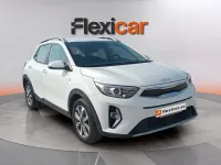 Usado Kia Stonic 120 CV (88 kW) 2022 Blanco SUV