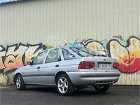 Usado Ford Escort 90 CV (66 kW) 1999 Gris / plata Berlina