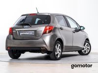 Usado Toyota Yaris Active 100 CV (73 kW) 2017 Plateado Berlina