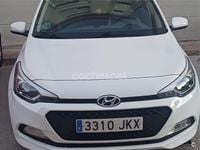 Usado Hyundai i20 84 CV (61 kW) 2015 Blanco Berlina