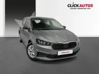 Usado Skoda Fabia Essence 95 CV (69 kW) 2025 Gris / plata Utilitario