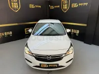 Usado Opel Astra Dynamic 136 CV (100 kW) 2018 Blanco Berlina