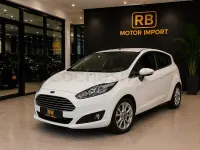 Usado Ford Fiesta 95 CV (69 kW) 2015 Blanco Utilitario