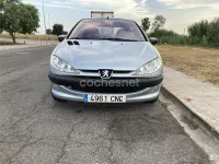 Usado Peugeot 206 70 CV (51 kW) 2003 Azul Berlina