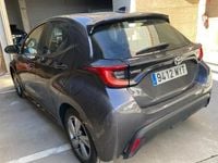 Usado Toyota Yaris Hybrid Active 116 CV (85 kW) 2025 Gris Utilitario