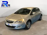 Usado Opel Astra Selective 110 CV (80 kW) 2012 Gris / plata Berlina