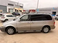 Usado Kia Carnival 185 CV (136 kW) 2007 Gris / plata Monovolumen