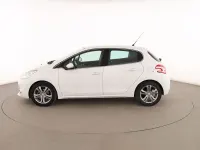 Usado Peugeot 208 Allure 82 CV (60 kW) 2014 Blanco Utilitario