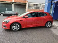 Usado Renault Mégane Intens 100 CV (73 kW) 2016 Rojo Berlina