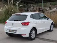 Usado Seat Ibiza Style Plus 110 CV (80 kW) 2022 Blanco Utilitario