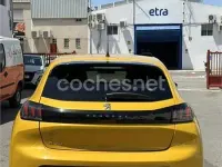 Usado Peugeot 208 Style 100 CV (73 kW) 2022 Amarillo Utilitario