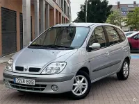 Usado Renault Scenic E-Tech 110 CV (80 kW) 2002 Gris / plata Monovolumen