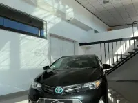 Usado Toyota Auris Hybrid Advance 136 CV (100 kW) 2014 Gris / plata Familiar