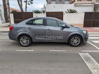 Usado Chevrolet Aveo LTZ 95 CV (69 kW) 2013 Gris / plata Berlina