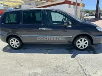Usado Peugeot 807 Premium 136 CV (100 kW) 2010 Gris / plata Monovolumen