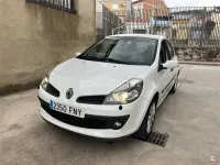 Usado Renault Clio II Dynamique 75 CV (55 kW) 2007 Blanco Berlina
