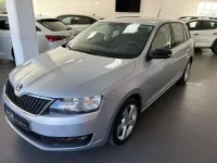 Usado Skoda Rapid Style 90 CV (66 kW) 2018 Gris Utilitario
