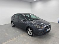 Usado Ford Focus Trend 115 CV (84 kW) 2009 Gris / plata Berlina