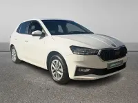 Usado Skoda Fabia Selection 95 CV (69 kW) 2024 Blanco Utilitario