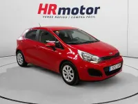 Usado Kia Rio 86 CV (63 kW) 2015 Rojo Utilitario
