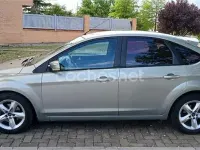 Usado Ford Focus Trend 90 CV (66 kW) 2010 Marrón Berlina