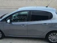Usado Peugeot 208 GT 100 CV (73 kW) 2020 Gris / plata Utilitario