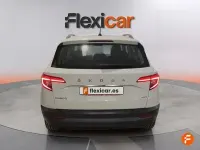 Usado Skoda Karoq Ambition 150 CV (110 kW) 2021 Blanco SUV