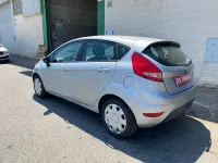Usado Ford Fiesta Trend 82 CV (60 kW) 2009 Gris / plata Berlina