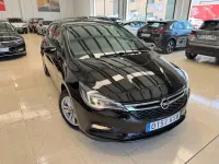 Usado Opel Astra Selective 110 CV (80 kW) 2019 Negro Utilitario