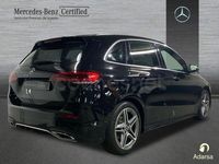 Usado Mercedes B180 AMG line 116 CV (85 kW) 2022 Negro cosmos Monovolumen