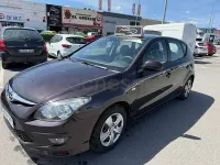 Usado Hyundai i30 Comfort 109 CV (80 kW) 2010 Marrón Berlina