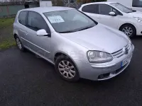 Usado VW Golf V Highline 105 CV (77 kW) 2007 Gris / plata Berlina