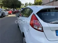 Usado Ford Fiesta Trend 75 CV (55 kW) 2015 Blanco Utilitario