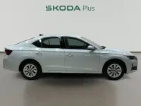 Usado Skoda Octavia Selection 116 CV (85 kW) 2025 Blanco Berlina