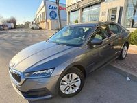 Usado Skoda Octavia Ambition 116 CV (85 kW) 2022 Gris / plata Berlina