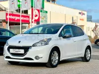Usado Peugeot 208 Access 82 CV (60 kW) 2015 Blanco Utilitario