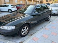 Usado Opel Vectra 100 CV (73 kW) 1997 Verde Berlina