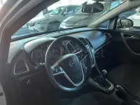 Usado Opel Astra Selective 110 CV (80 kW) 2014 Gris / plata Berlina