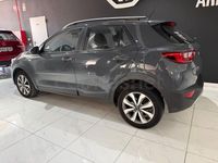 Usado Kia Stonic 100 CV (73 kW) 2025 Gris / plata SUV