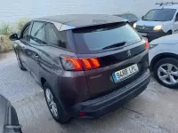 Usado Peugeot 3008 Active 130 CV (95 kW) 2021 Gris SUV