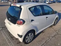 Usado Toyota Aygo City 68 CV (50 kW) 2012 Blanco Utilitario
