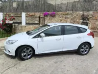 Usado Ford Focus 115 CV (84 kW) 2013 Blanco Berlina