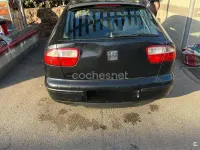 Usado Seat Leon 105 CV (77 kW) 2002 Negro Utilitario
