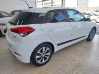 Usado Hyundai i20 84 CV (61 kW) 2018 Blanco Berlina