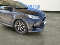 Usado Toyota Yaris Hybrid Plus 116 CV (85 kW) 2021 Gris / plata Berlina
