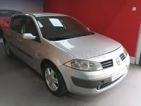 Usado Renault Mégane Dynamique 100 CV (73 kW) 2005 Gris / plata Berlina