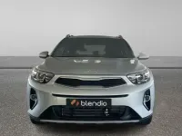 Usado Kia Stonic 100 CV (73 kW) 2025 Plateado SUV