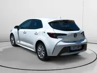 Używany Toyota Corolla Active 140 KM (102 kW) 2024 Biały Sedan/Limuzyna