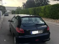 Usado Peugeot 206 70 CV (51 kW) 2006 Negro Berlina